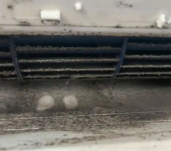 万宁空调吹的风有股烧焦味是怎么回事